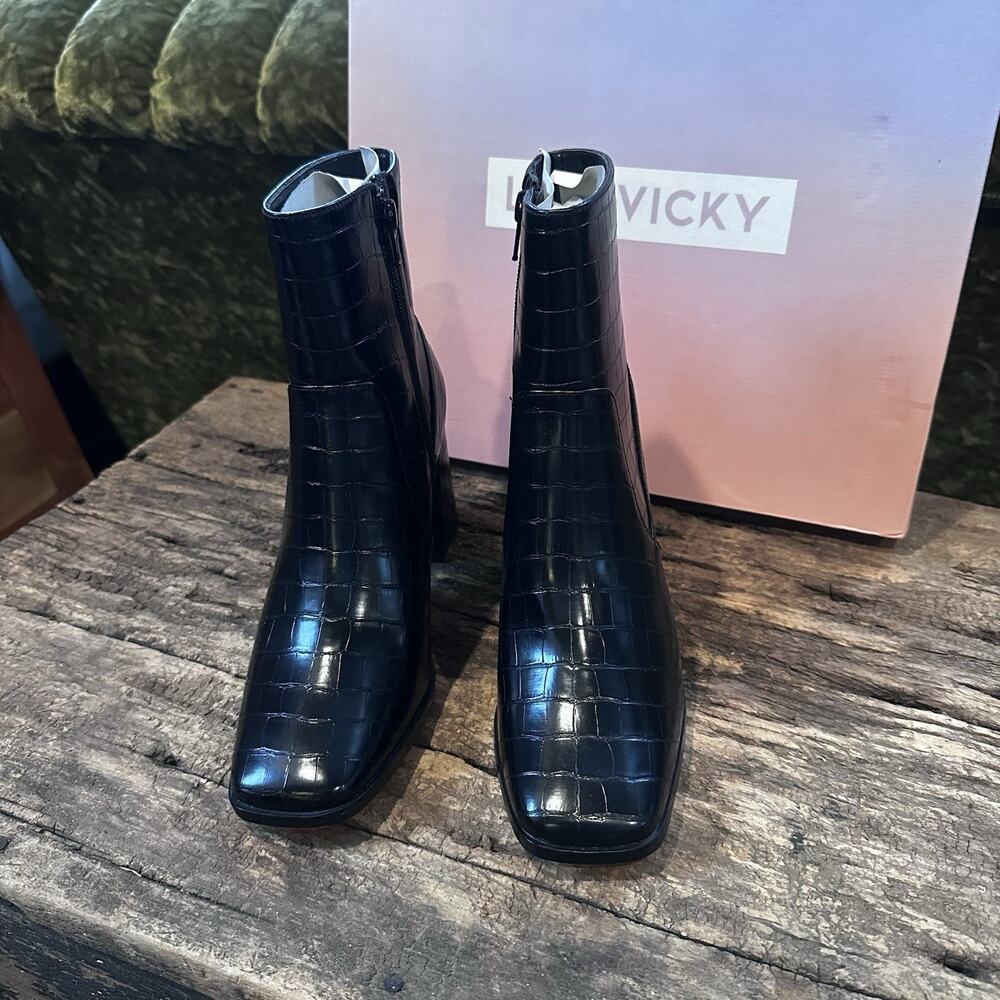 New in Box Black Croc Print Faux Leather Block Heel Boot Women's 7.5 Lisa Vicky
